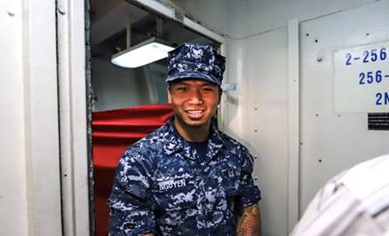linh Viet tren USS Carl Vinson.jpg