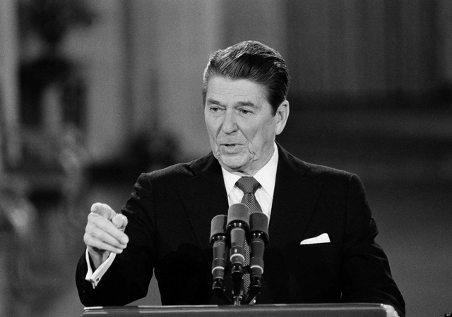 Đừng chỉ
                                                          nghe truyền
                                                          thng, hy thử
                                                          nhn Trump
                                                          dưới 9 gc độ
                                                          ny! - Ảnh 3.
