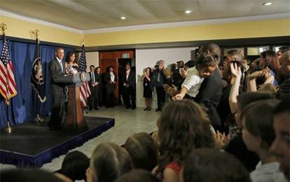 https://i2.wp.com/images.ongbachau.vn/Images/Uploaded/Share/2016/03/21/Chum-anh-Obama-trong-chuyen-tham-lich-su-toi-Cuba_5.jpg