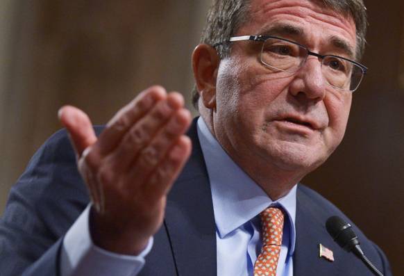 http://www.trbimg.com/img-54dd03dc/turbine/la-na-ashton-carter-secretary-defense-20150212