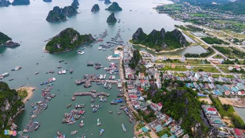 Cảng Ci Rồng nằm ở pha đng thị trấn Ci Rồng, huyện Vn Đồn, tỉnh Quảng Ninh