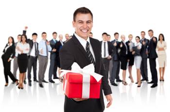 https://daikynguyenvn.com/wp-content/uploads/2017/09/man-giving-gift-large.jpg