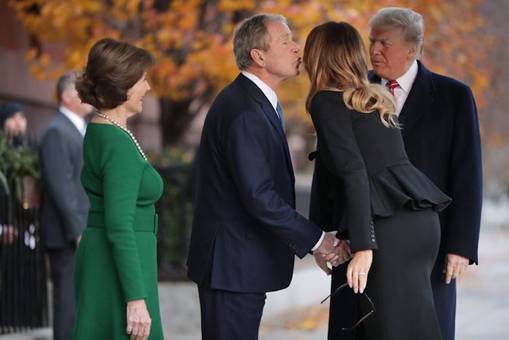 https://www.dkn.tv/wp-content/uploads/2018/12/bush-kiss-melania-1200x800.jpg