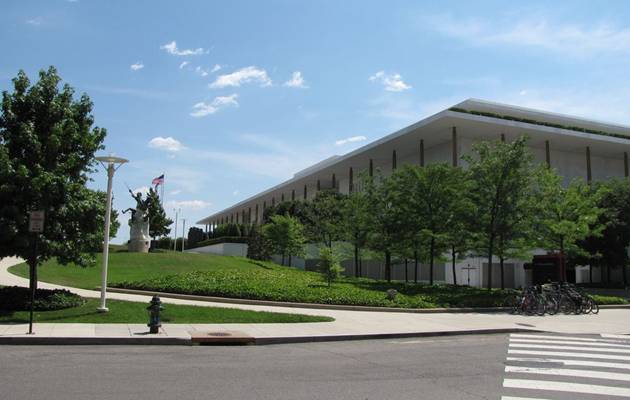 https://fthmb.tqn.com/QT-fx8Fz3YWKpg5BDYqZuWJqYrA=/960x0/filters:no_upscale()/about/Kennedy-Center-Exterior-590c9f563df78c928314ea48.jpg