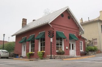 https://i2.wp.com/americanlookout.com/wp-content/uploads/2018/06/Red-Hen-Restaurant.jpg?resize=335%2C220