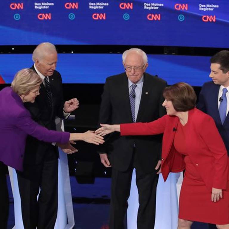 https://hips.hearstapps.com/hmg-prod.s3.amazonaws.com/images/sen-elizabeth-warren-greets-sen-amy-klobuchar-as-as-former-news-photo-1579545658.jpg?crop=0.668xw:1.00xh;0.133xw,0&resize=480:*