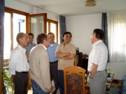 Anh Cuong dang tam su voi ban be
