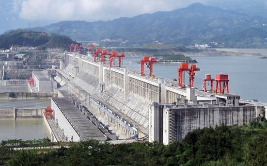 Con đập thủy điện Tam Hiệp nằm ở Hồ Bắc, Trung Quốc v cũng l đập thủy điện lớn nhất thế giới về sản lượng điện.