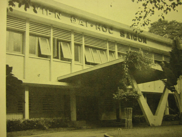 http://tuxtini.files.wordpress.com/2013/11/saigon_university.jpg
