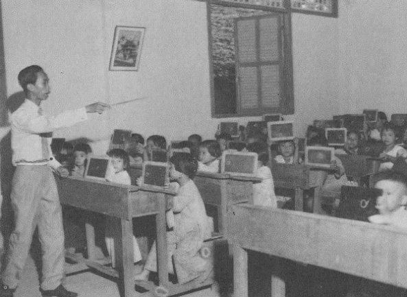 http://tuxtini.files.wordpress.com/2013/11/tieu-hoc-vnch.jpg