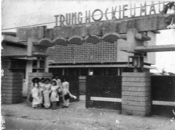 http://tuxtini.files.wordpress.com/2013/12/ce1bb95ng-trc6b0e1bb9dng-trung-he1bb8dc-kie1bb83u-me1baabu-hue1babf-1964-1975.jpg