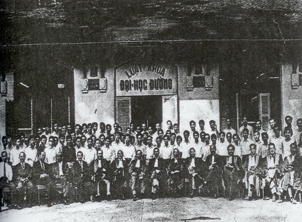 http://tuxtini.files.wordpress.com/2013/11/luat-khoa-sai-gon.jpg