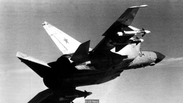http://ichef.bbci.co.uk/news/ws/624/amz/worldservice/live/assets/images/2016/09/16/160916174626_soviet_pilot_defector_3_640x360_usnavy_nocredit.jpg