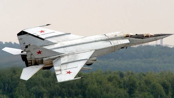 My bay MiG-25.