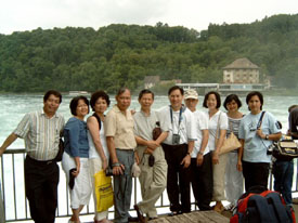 HQ: Quang, Cuong, Long, Phay, Thiet du ngoan o Rheinfall 
