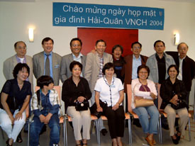 cac ban 24, 25 va Ton Quang Tuan