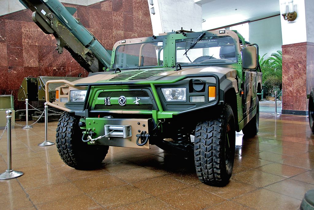https://img.theepochtimes.com/assets/uploads/2015/07/31/1024px-Dongfeng_EQ2050_in_exhibition.jpg
