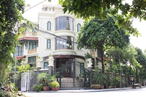 http://giaoduc.net.vn/Uploaded/xahoi/2012_10_03/bau-Kien-giaoduc.net.vn1.jpg