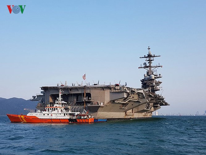 can canh tau san bay my uss carl vinson dang tham tp da nang hinh 5