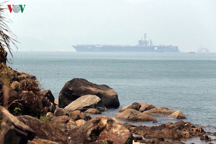 can canh tau san bay my uss carl vinson dang tham tp da nang hinh 15