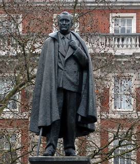 https://upload.wikimedia.org/wikipedia/commons/b/bf/FDR-Memorial-Grosvenor-Square.jpg