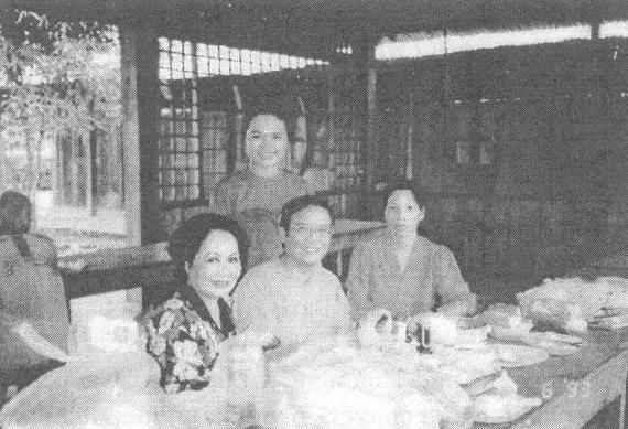http://hon-viet.co.uk/NguyenDanQue_CaiTao.JPG